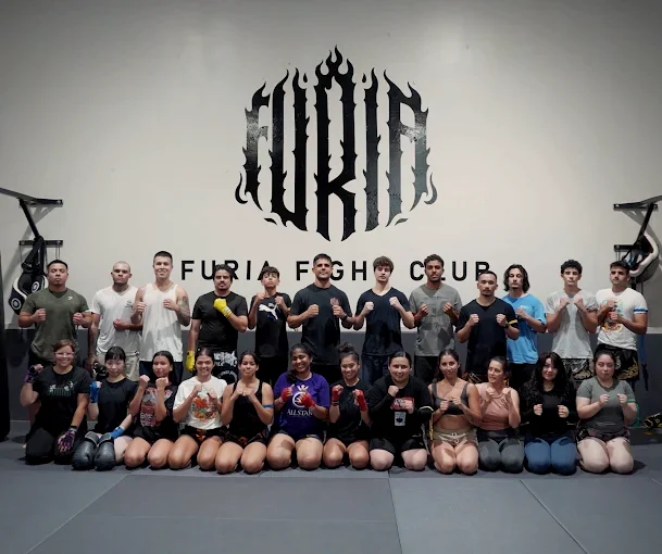 The Fúria Fight Club community after training